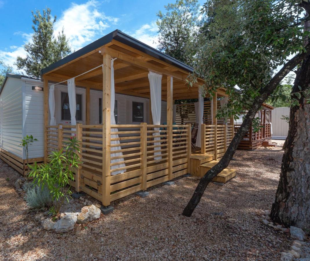 Mobile Homes Crystal Biograd Na Moru Eksteriør billede