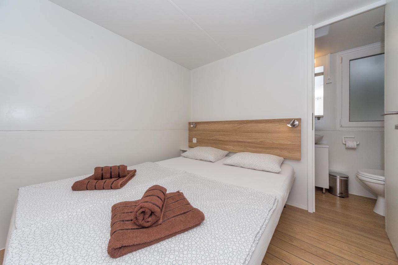 Mobile Homes Crystal Biograd Na Moru Eksteriør billede