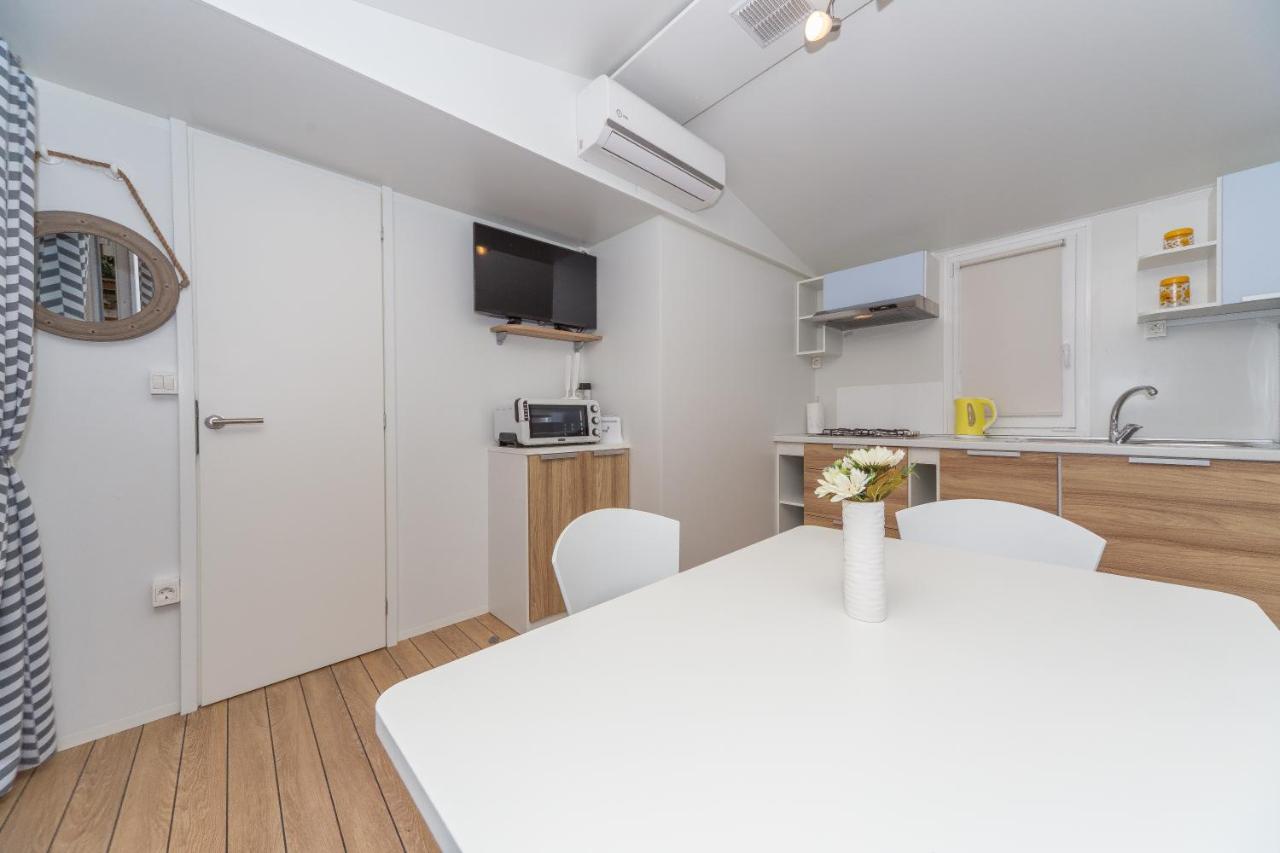 Mobile Homes Crystal Biograd Na Moru Eksteriør billede