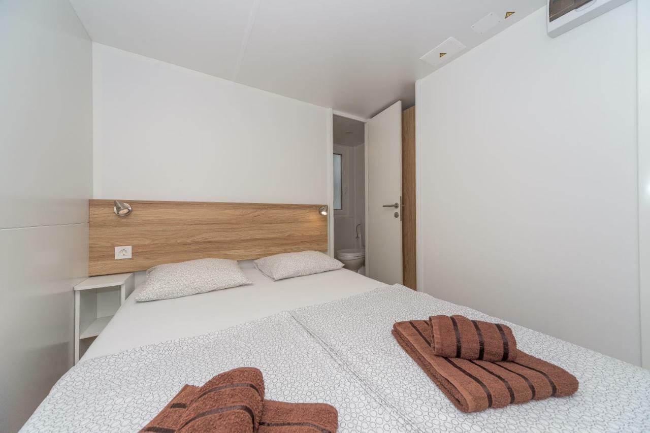 Mobile Homes Crystal Biograd Na Moru Eksteriør billede